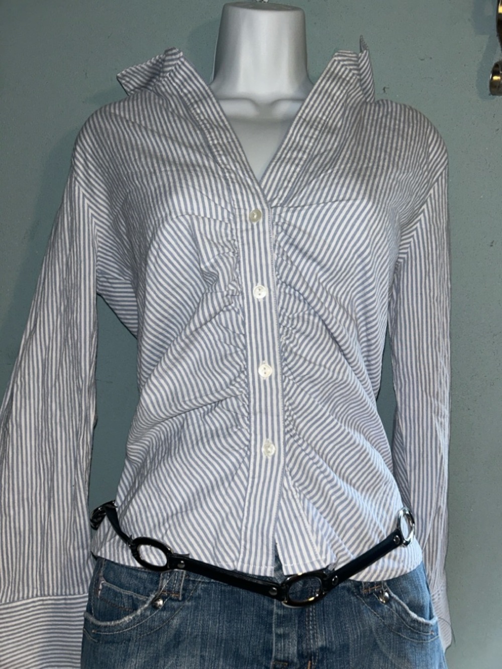 Abercrombie & Fitch Blue and White  Button-Down Shirt (old money )(office top)